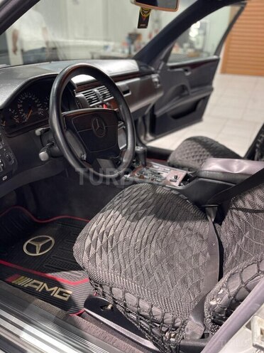 Mercedes E 200-13