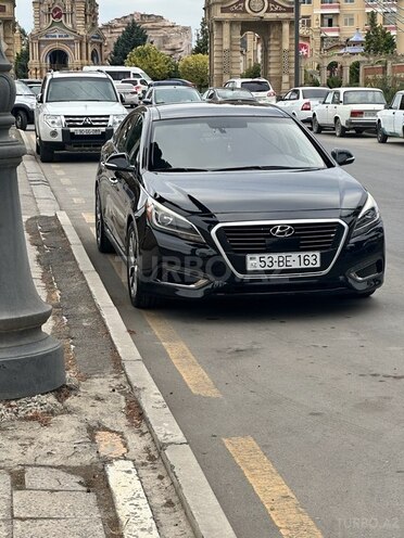 Hyundai Sonata-1