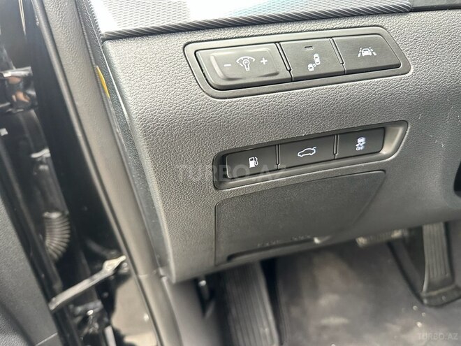 Hyundai Sonata-12