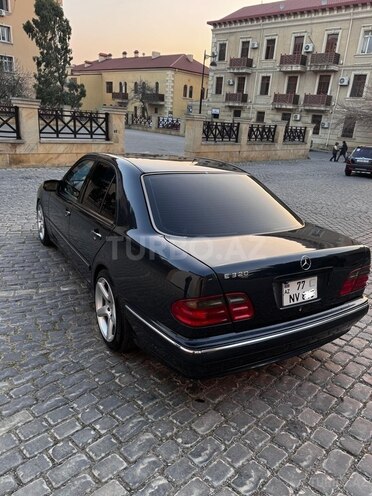 Mercedes E 320 2000, 300,000 km - 3.2 l - Bakı