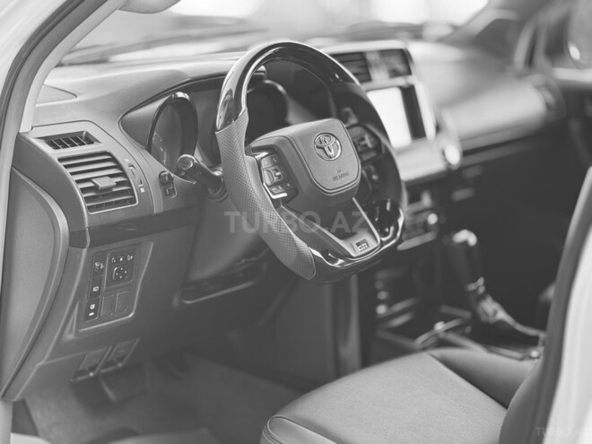 Toyota Land Cruiser Prado-15