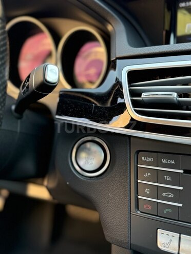 Mercedes E 220 d-11