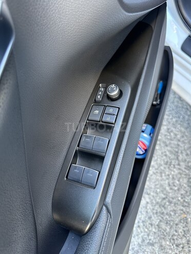Toyota Camry-12