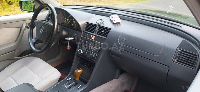 Mercedes C 220 1995, 486,301 km - 2.2 л - Zaqatala