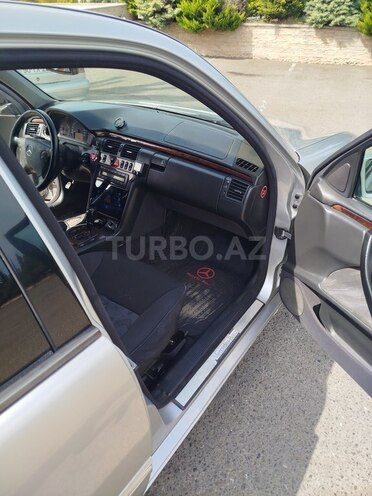 Mercedes E 220 d 2001, 248,000 km - 2.2 l - Astara