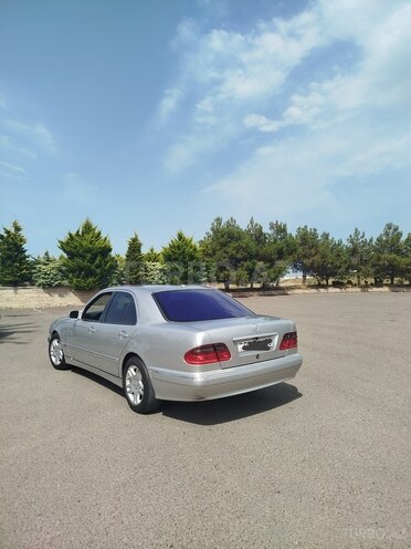 Mercedes E 220 d 2001, 248,000 km - 2.2 l - Astara