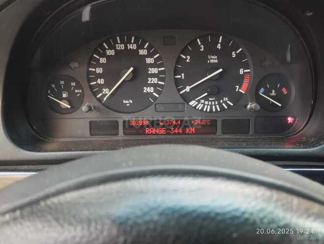 BMW 528 1999, 302,000 km - 2.8 l - Bakı