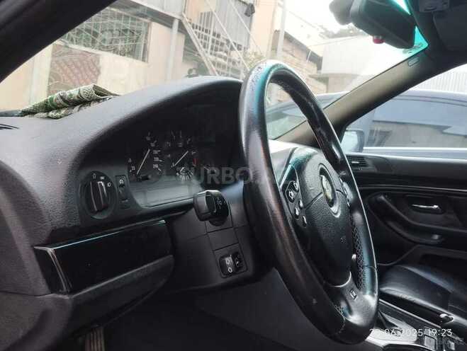 BMW 528 1999, 302,000 km - 2.8 l - Bakı