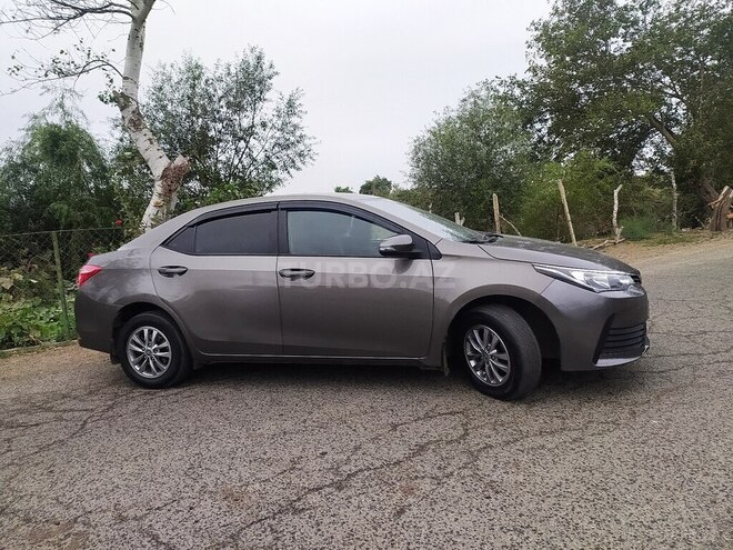 Toyota Corolla 2017, 130,000 km - 1.6 l - Biləsuvar