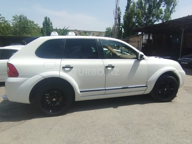Porsche Cayenne-16