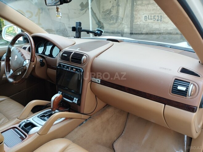 Porsche Cayenne-4