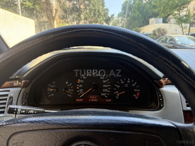 Mercedes E 240 1998, 216,000 km - 2.4 l - Bakı