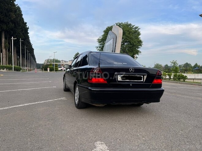 Mercedes C 220 d-15