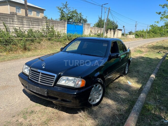 Mercedes C 220 d-4