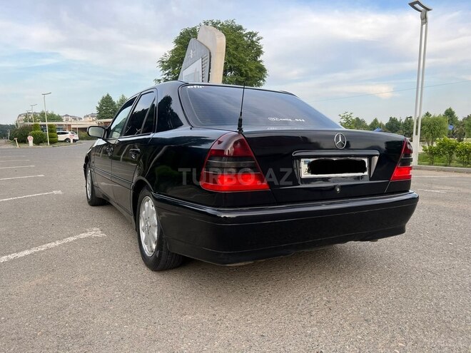 Mercedes C 220 d-7