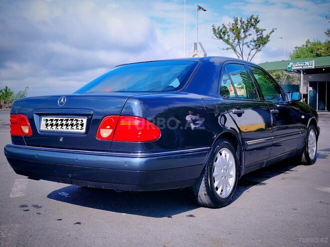 Mercedes E 240 1997, 325,500 km - 2.4 l - Bakı