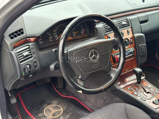 Mercedes E 240 1997, 325,500 km - 2.4 l - Bakı
