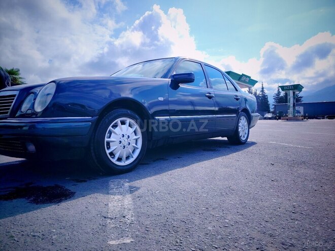 Mercedes E 240 1997, 325,500 km - 2.4 l - Bakı
