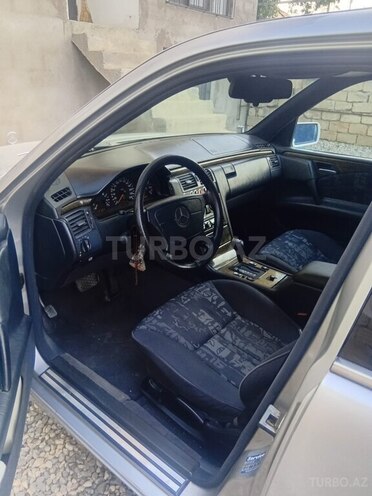 Mercedes E 200 1996, 320,000 km - 2.0 л - Bakı