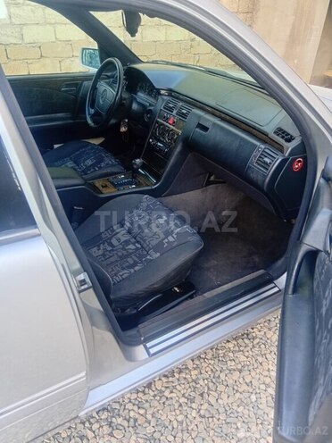 Mercedes E 200 1996, 320,000 km - 2.0 л - Bakı