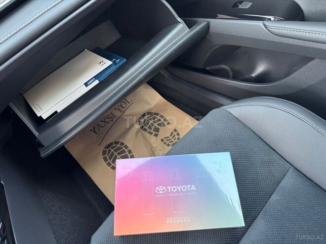 Toyota Camry-13
