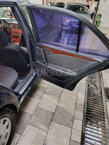Mercedes E 240 1998, 300,000 km - 2.4 l - Bakı
