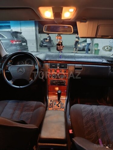 Mercedes E 240 1998, 300,000 km - 2.4 l - Bakı