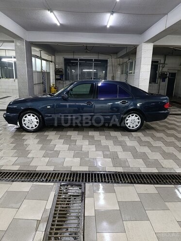 Mercedes E 240 1998, 300,000 km - 2.4 l - Bakı