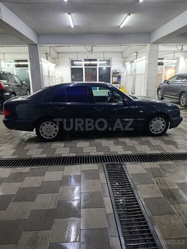 Mercedes E 240 1998, 300,000 km - 2.4 l - Bakı