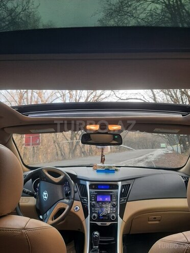Hyundai Sonata-15