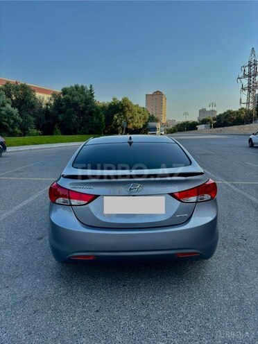 Hyundai Elantra-2