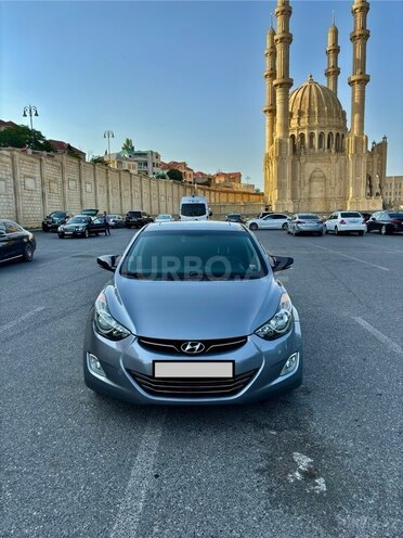 Hyundai Elantra-1
