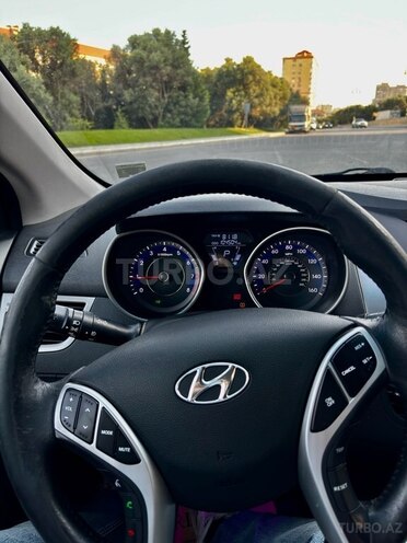 Hyundai Elantra-5