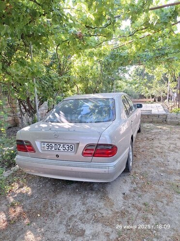 Mercedes E 240 2001, 350,000 km - 2.6 l - Bakı