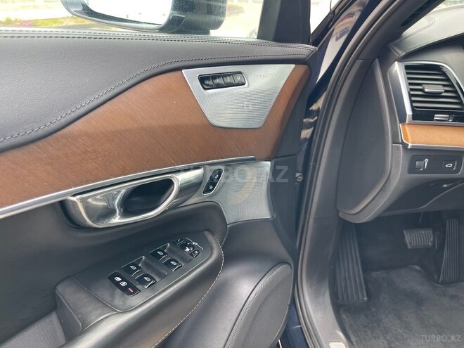 Volvo XC90-11