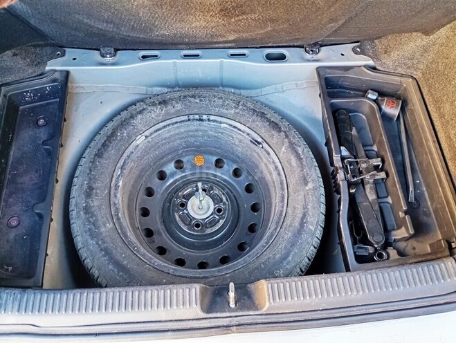 Toyota Corolla 2006, 210,000 km - 1.4 l - Quba