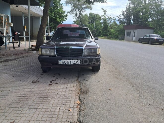 Mercedes 190 1991, 392,000 km - 2.0 l - Qazax