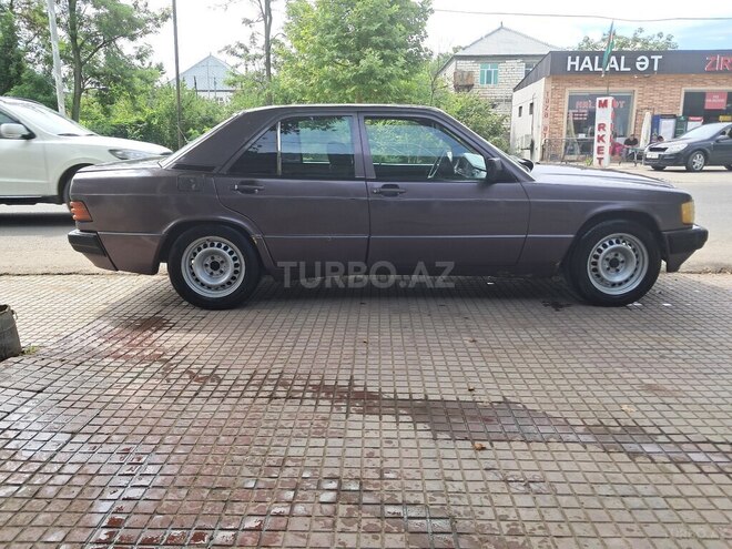 Mercedes 190 1991, 392,000 km - 2.0 l - Qazax