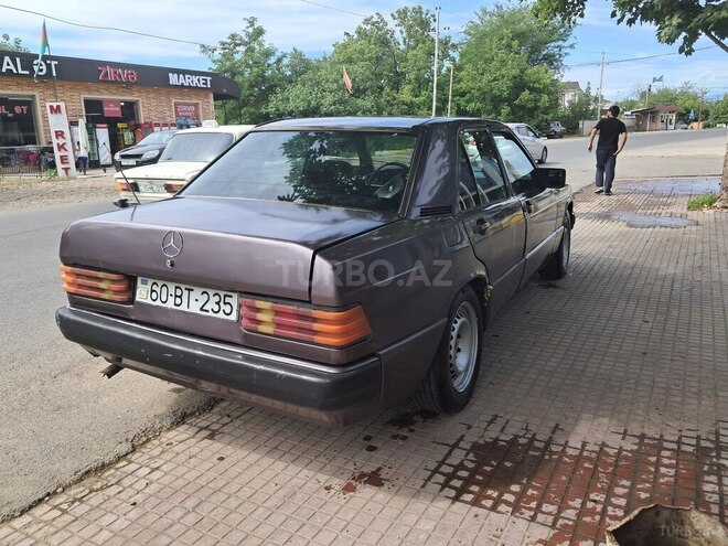 Mercedes 190 1991, 392,000 km - 2.0 l - Qazax