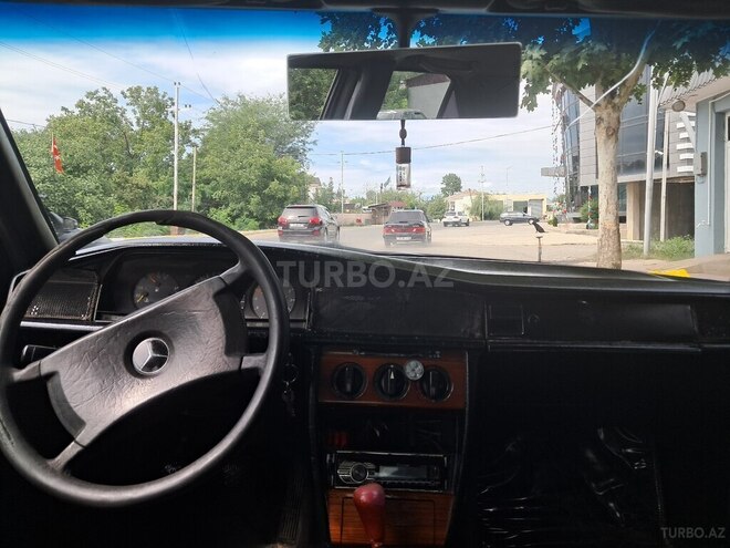 Mercedes 190 1991, 392,000 km - 2.0 l - Qazax