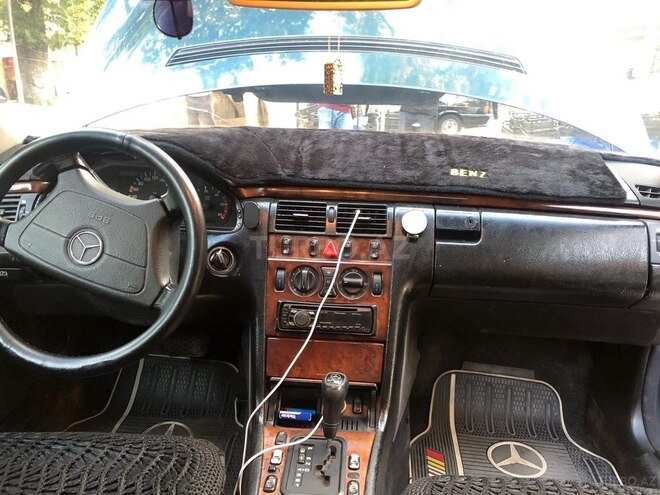 Mercedes E 220 d 1999, 476,000 km - 2.2 л - Gəncə