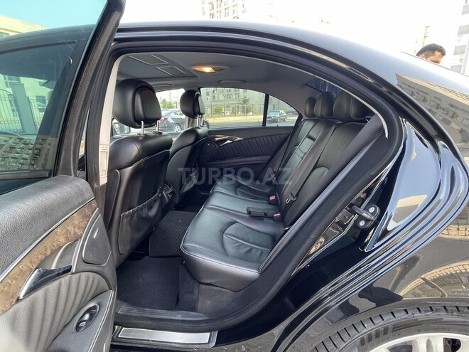 Mercedes E 280-11