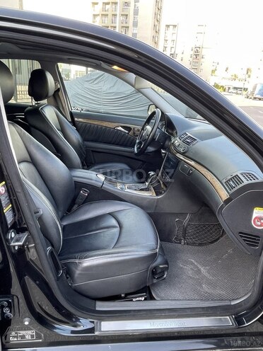 Mercedes E 280-8