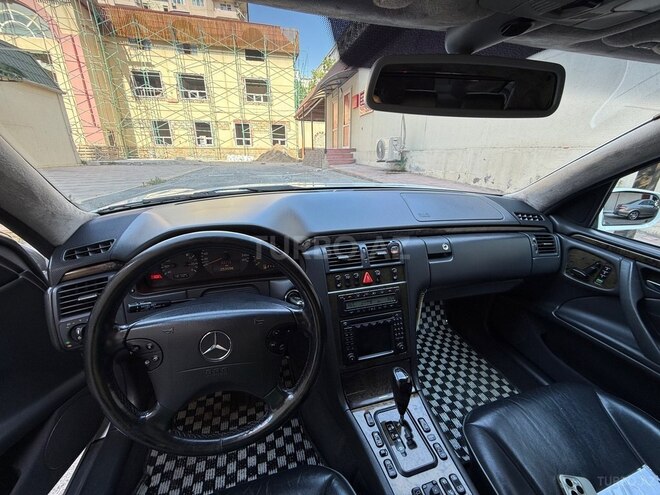 Mercedes E 320 2000, 253,000 km - 3.2 l - Bakı