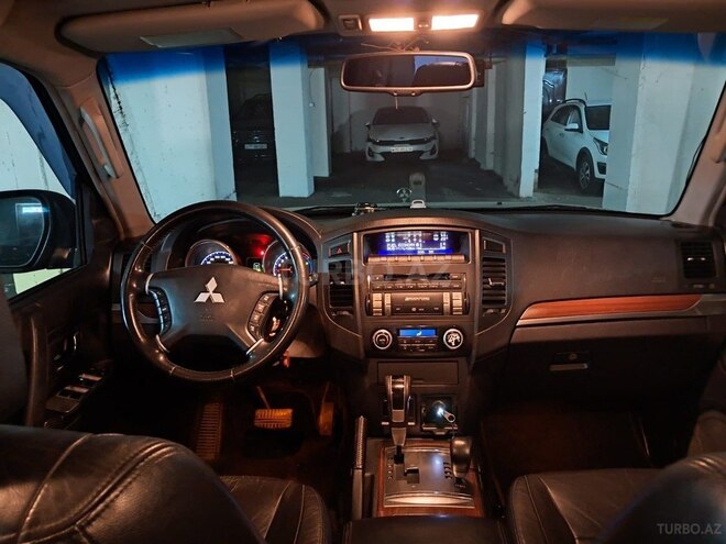 Mitsubishi Pajero-7