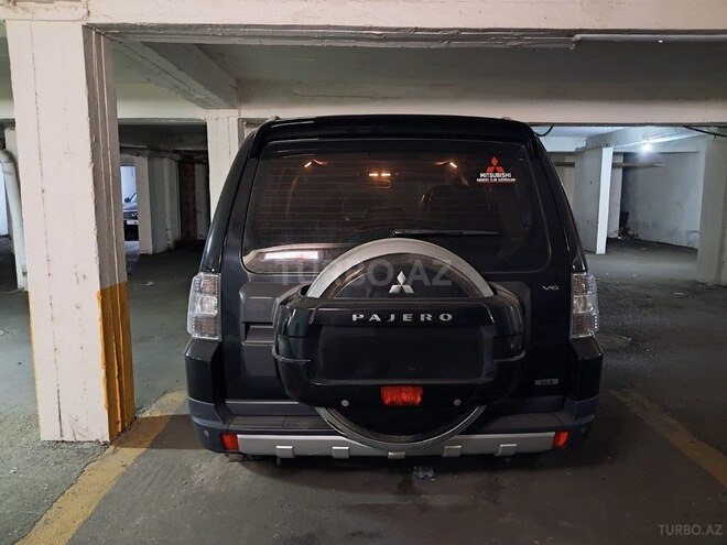 Mitsubishi Pajero-2