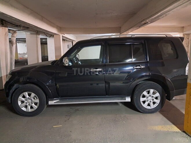 Mitsubishi Pajero-3