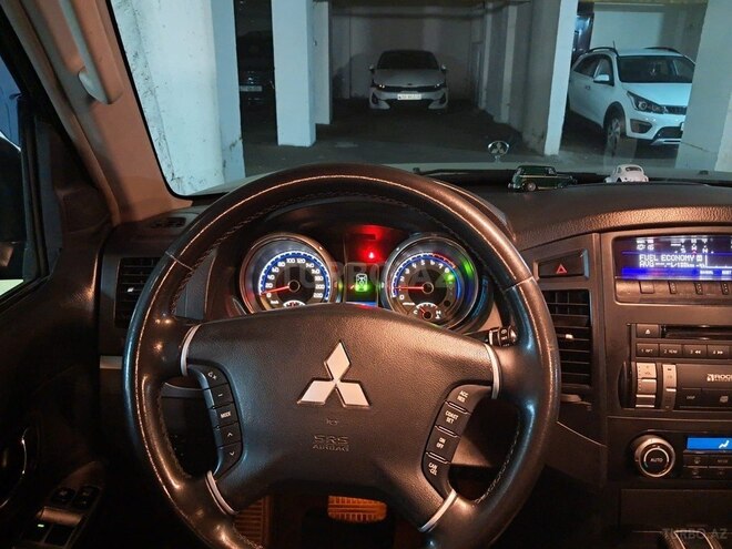 Mitsubishi Pajero-5