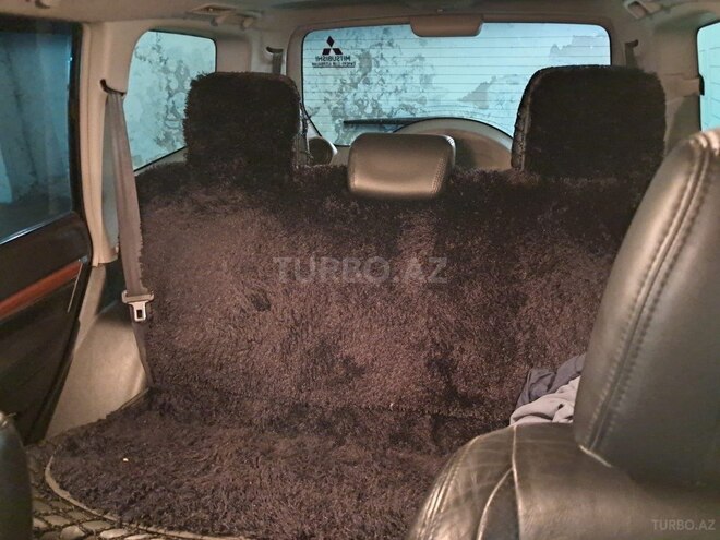 Mitsubishi Pajero-8