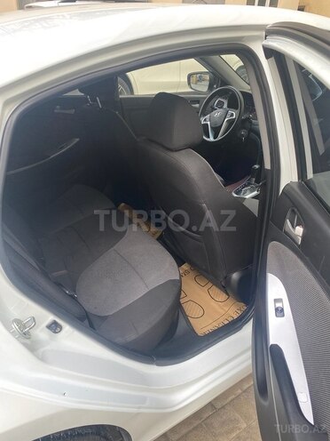 Hyundai Accent-19